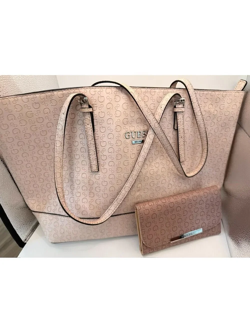 GUESS Tote & Wallet Set In Pink